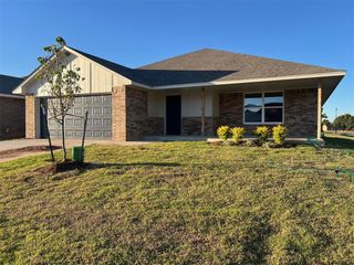 904 Hazy Brook Circle, Chickasha, OK 73018