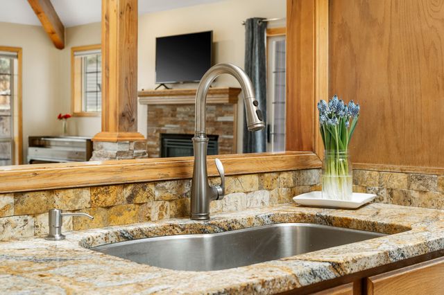 563 NE Soaring Court, Bend, OR 97701