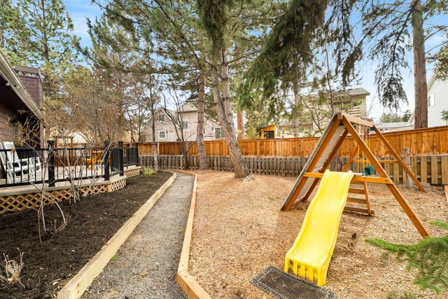 563 NE Soaring Court, Bend, OR 97701