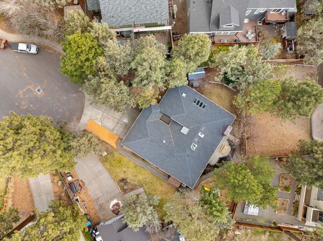 563 NE Soaring Court, Bend, OR 97701