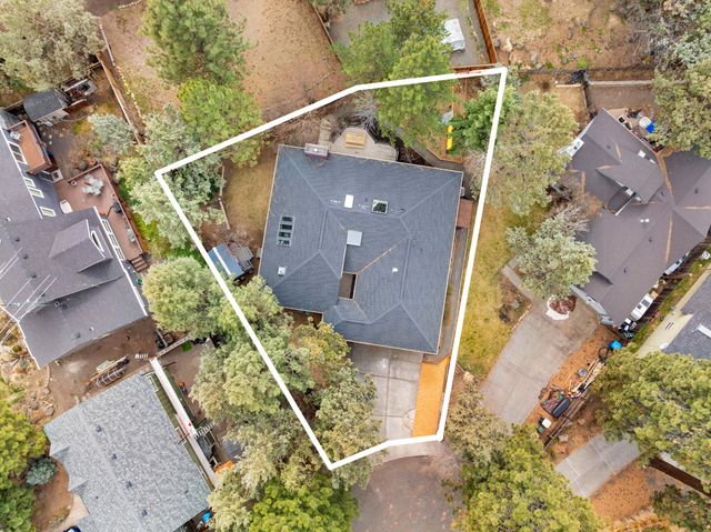 563 NE Soaring Court, Bend, OR 97701