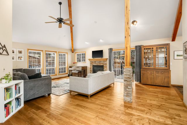 563 NE Soaring Court, Bend, OR 97701