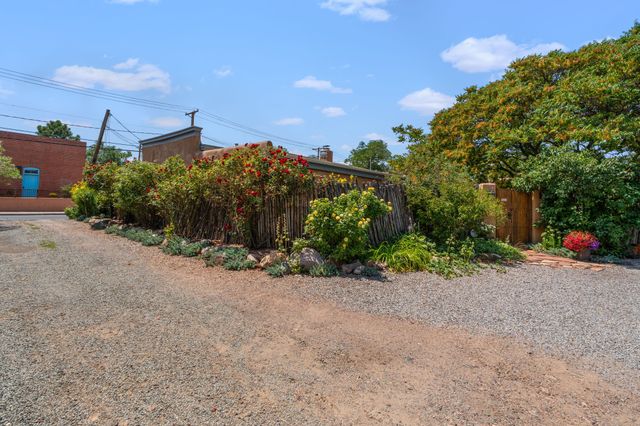 541 Agua Fria, Santa Fe, NM 87501