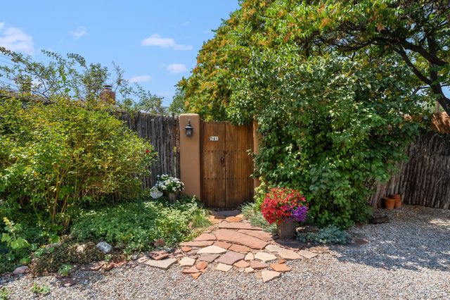 541 Agua Fria, Santa Fe, NM 87501