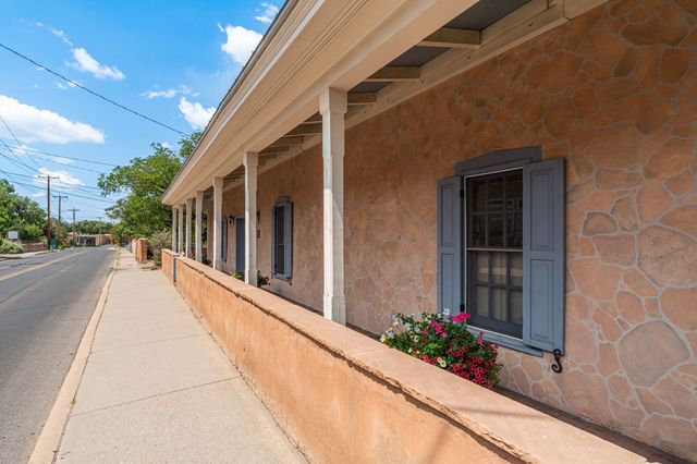 541 Agua Fria, Santa Fe, NM 87501