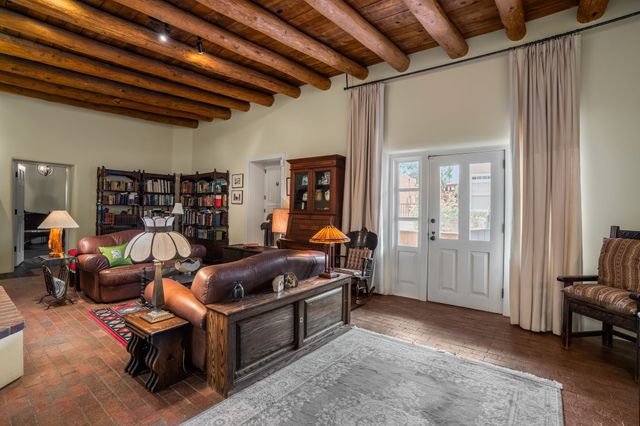 541 Agua Fria, Santa Fe, NM 87501