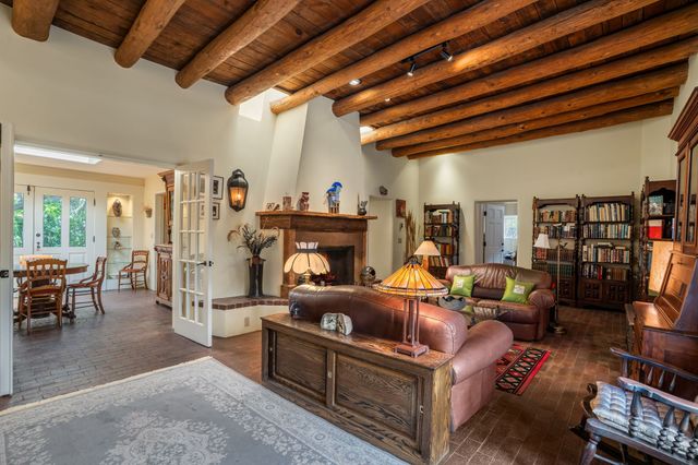 541 Agua Fria, Santa Fe, NM 87501
