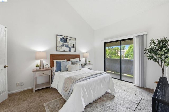 25930 Kay Ave 302, Hayward, CA 94545