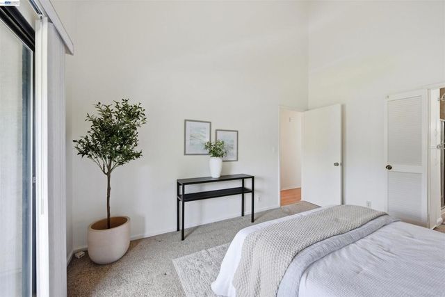 25930 Kay Ave 302, Hayward, CA 94545
