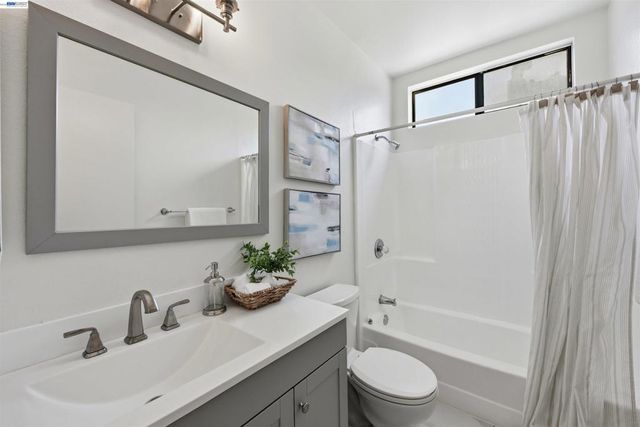 25930 Kay Ave 302, Hayward, CA 94545
