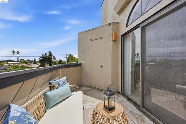 25930 Kay Ave 302, Hayward, CA 94545