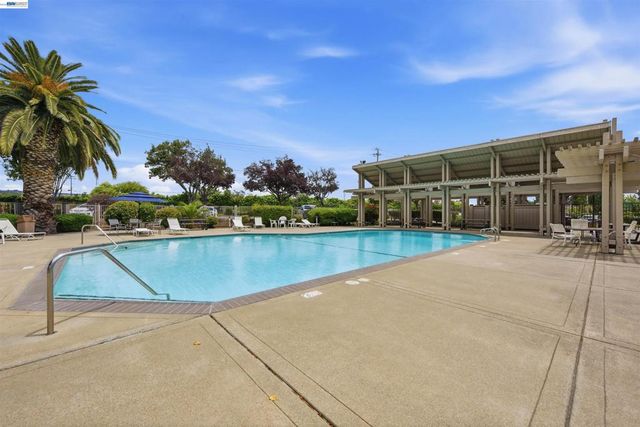 25930 Kay Ave 302, Hayward, CA 94545