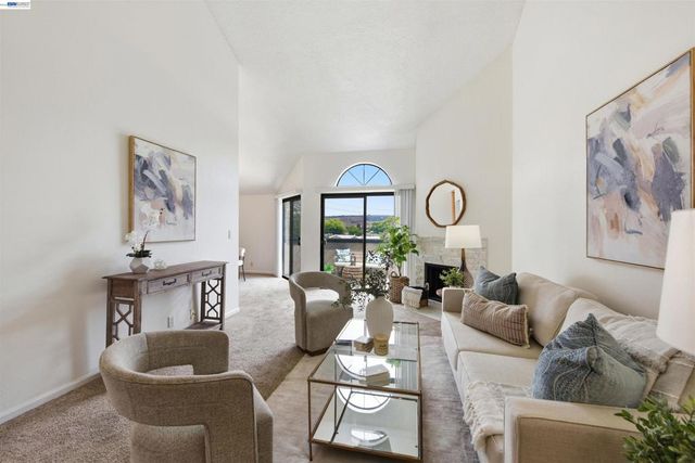 25930 Kay Ave 302, Hayward, CA 94545
