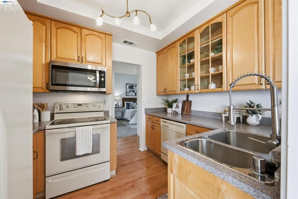 Image 10 of property listing at 25930 Kay Ave 302, Hayward, CA 94545
