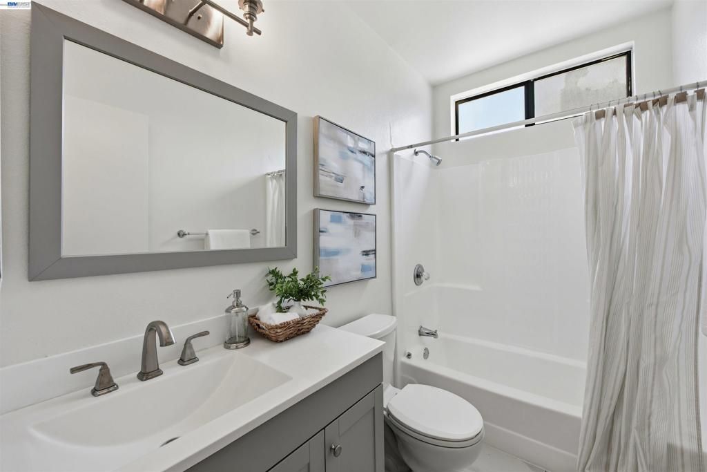 Image 23 of property listing at 25930 Kay Ave 302, Hayward, CA 94545