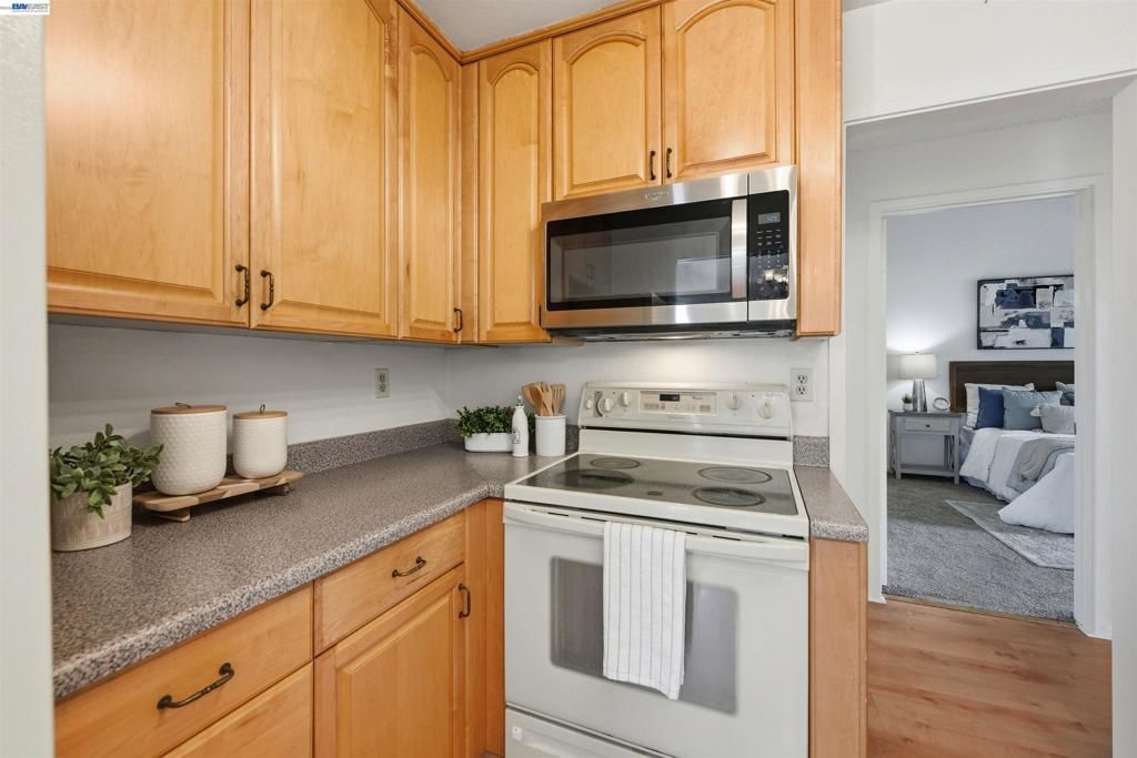 Image 9 of property listing at 25930 Kay Ave 302, Hayward, CA 94545