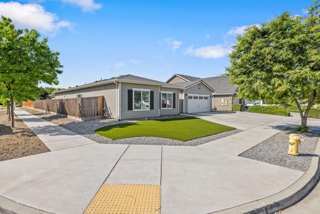 3723 W Vine Avenue, Visalia, CA 93291