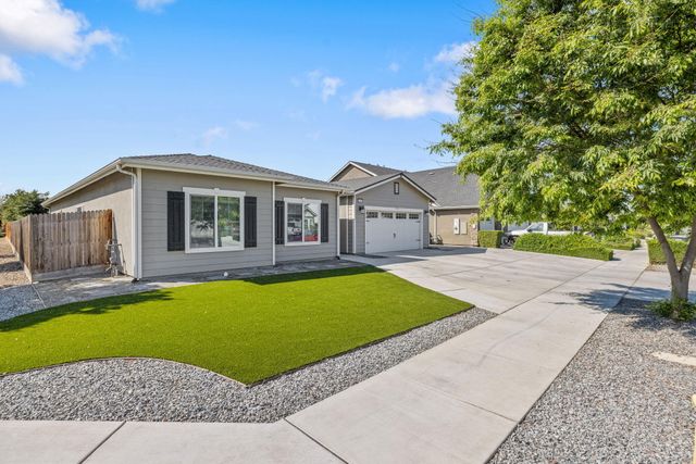 3723 W Vine Avenue, Visalia, CA 93291