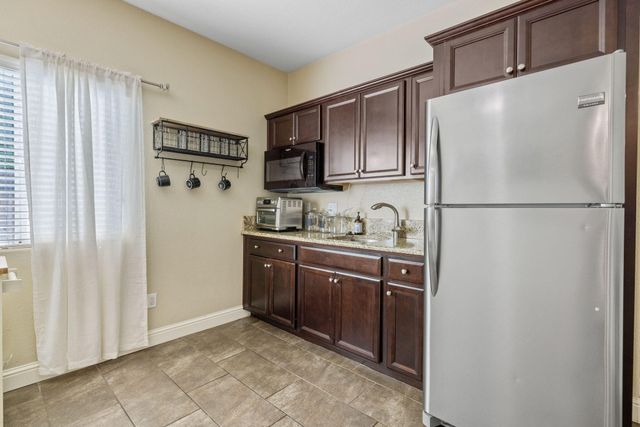 3723 W Vine Avenue, Visalia, CA 93291