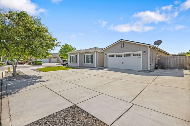 3723 W Vine Avenue, Visalia, CA 93291