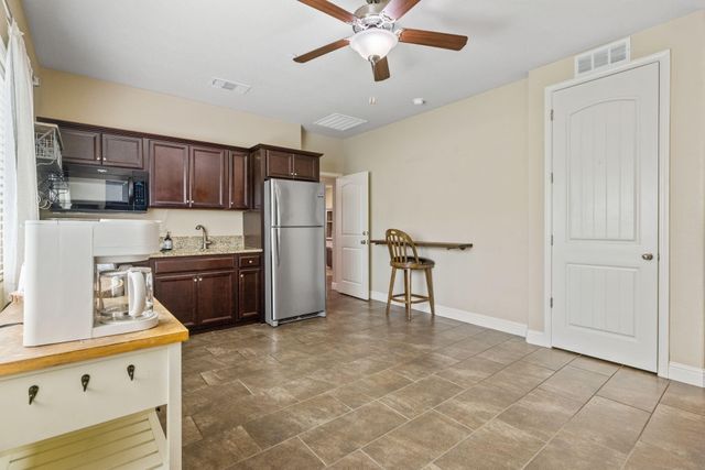 3723 W Vine Avenue, Visalia, CA 93291