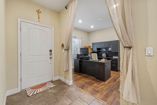 3723 W Vine Avenue, Visalia, CA 93291