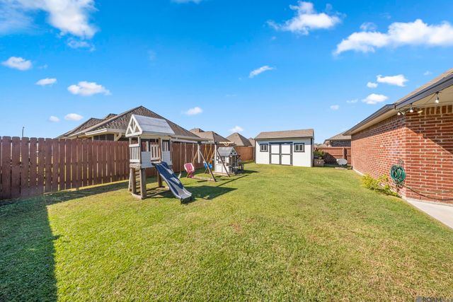 148 Red Maple Dr, Gray, LA 70359