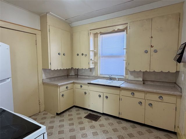 1547 Arlington Avenue, Des Moines, IA 50314