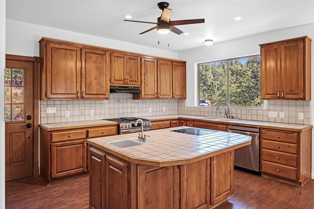 2160 Nelson Rd, Camino, CA 95709