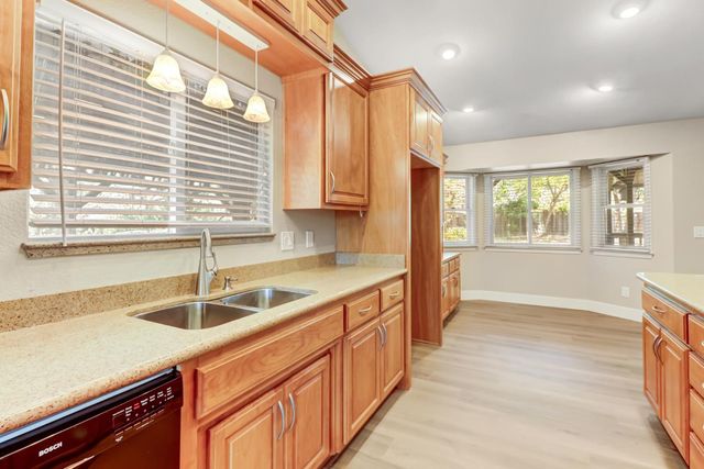 5945 Aspen Ct, Rocklin, CA 95677