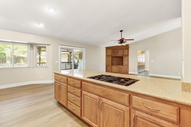 5945 Aspen Ct, Rocklin, CA 95677