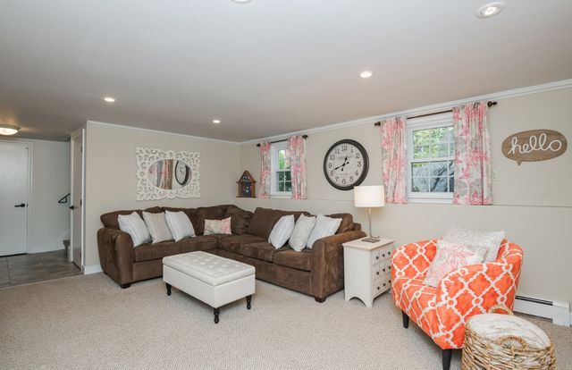 29 Doncaster Circle, Lynnfield, MA 01940