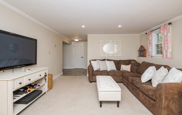 29 Doncaster Circle, Lynnfield, MA 01940