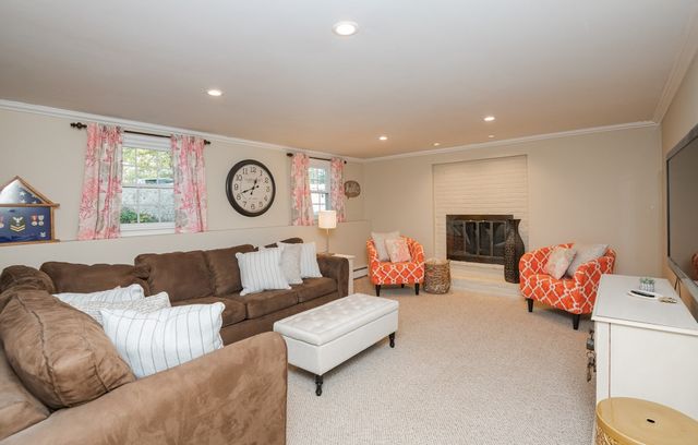 29 Doncaster Circle, Lynnfield, MA 01940
