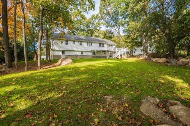 29 Doncaster Circle, Lynnfield, MA 01940