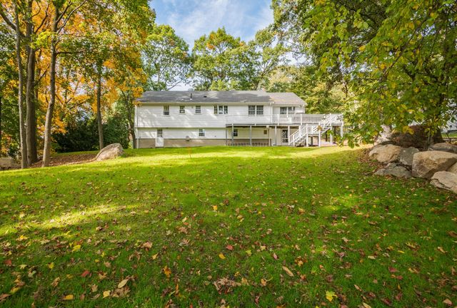 29 Doncaster Circle, Lynnfield, MA 01940