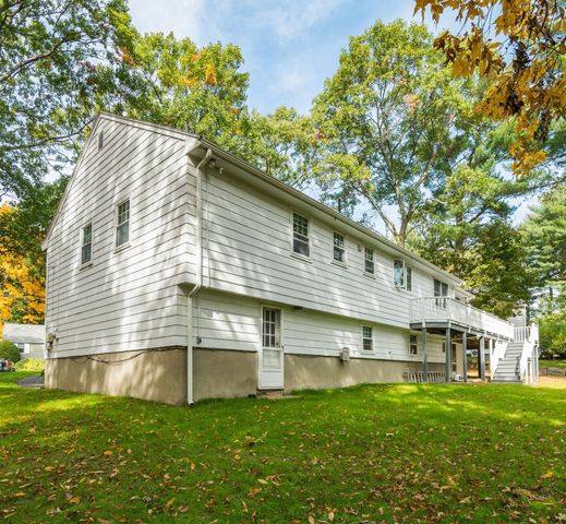 29 Doncaster Circle, Lynnfield, MA 01940
