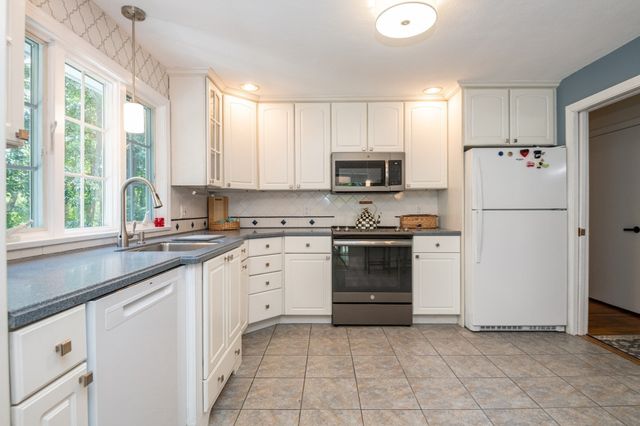 29 Doncaster Circle, Lynnfield, MA 01940
