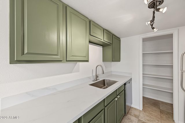 1020 E REDFIELD Road, Tempe, AZ 85283