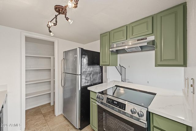 1020 E REDFIELD Road, Tempe, AZ 85283