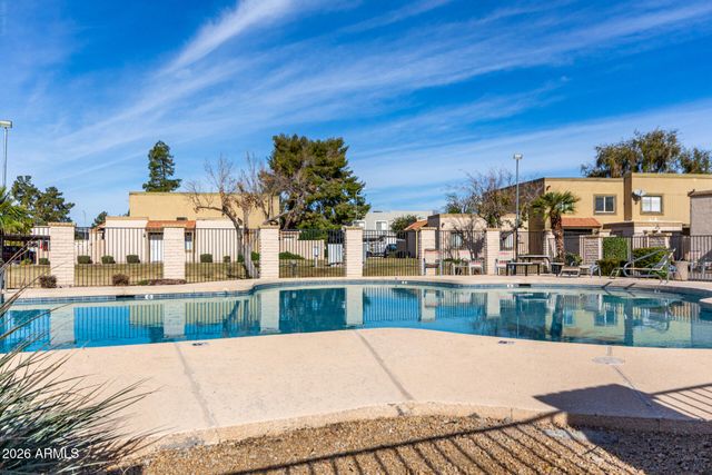 1020 E REDFIELD Road, Tempe, AZ 85283