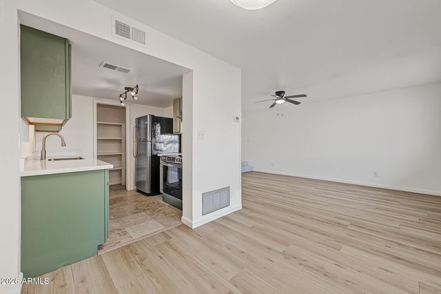 1020 E REDFIELD Road, Tempe, AZ 85283