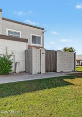 1020 E REDFIELD Road, Tempe, AZ 85283