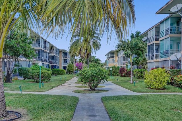 16701 NE 13th Ave 102, Miami, FL 33162