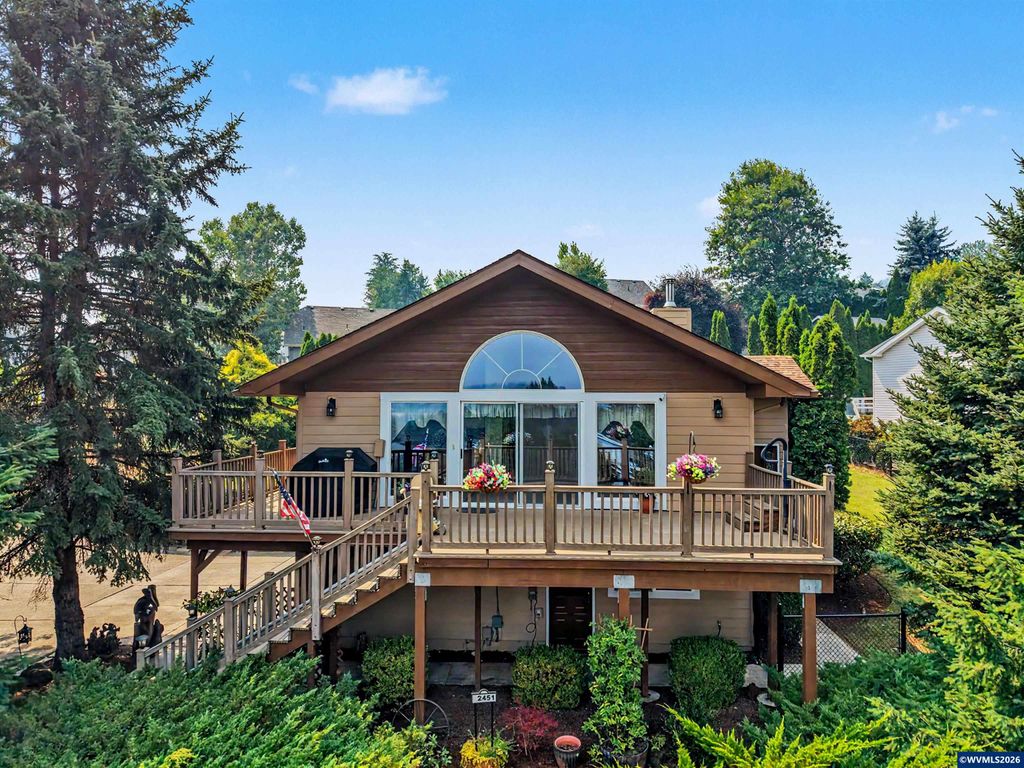 Image 1 of property listing at 2451 SW Maplewood Dr, Dallas, OR 97338