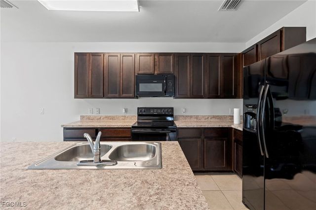 2709 Loreto CT, Cape Coral, FL 33909