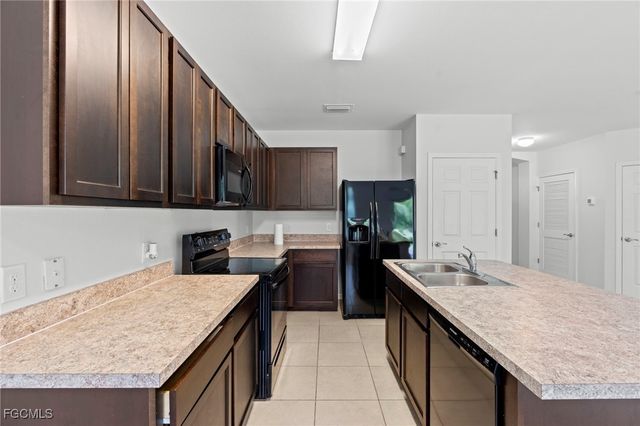 2709 Loreto CT, Cape Coral, FL 33909