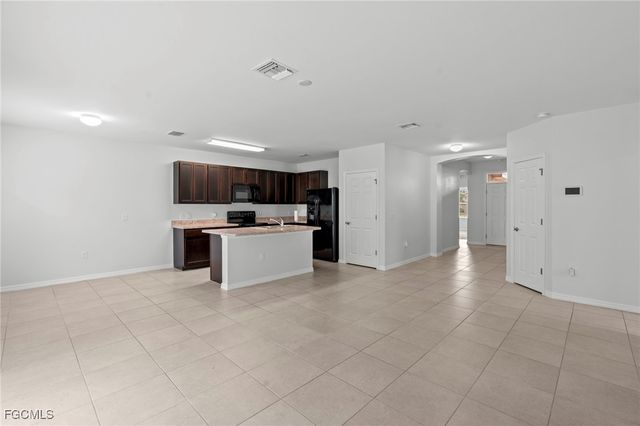 2709 Loreto CT, Cape Coral, FL 33909