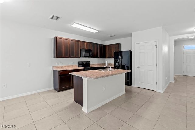 2709 Loreto CT, Cape Coral, FL 33909