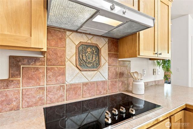 17523 Maple Hill Avenue NE, Poulsbo, WA 98370